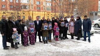Победителям  конкурса  рисунка «Многоквартирный  дом после капремонта» вручены  призы