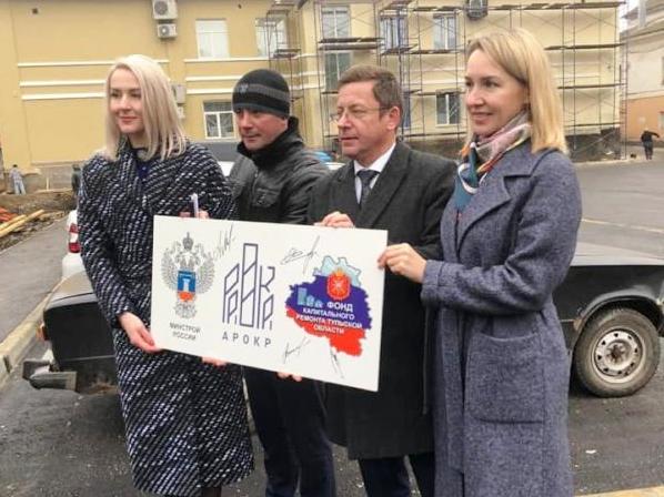 Торжественное открытие граффити с изображением Льва Толстого в рамках акции «Портрет памяти» (г. Тула)
