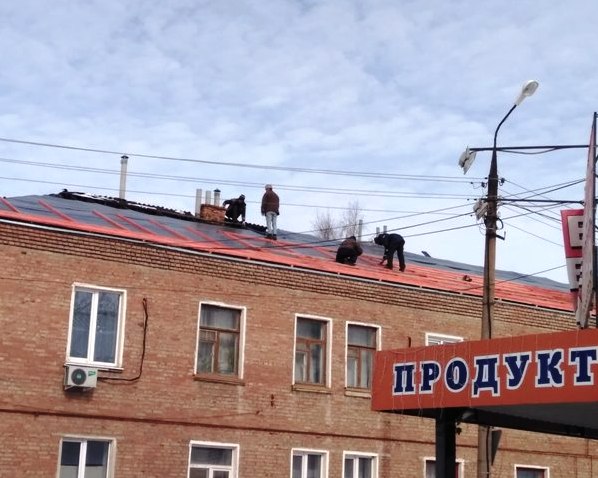 В БОГОРОДИЦКЕ ВЕДЕТСЯ РЕМОНТ КРОВЛИ