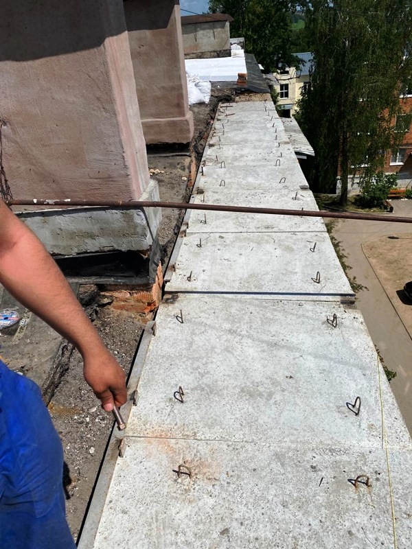Капитальный ремонт крыш с заменой карнизных плит